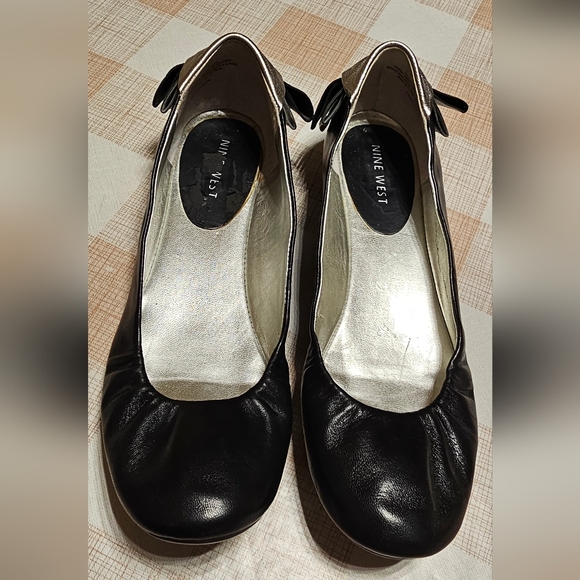 Nine West Women's Moyen Flat Black Leather Ballerina, 7½ B-5 - Picture 1 of 7